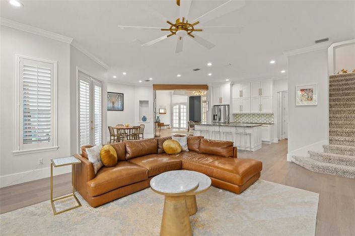 Image No.8-5 Bed Property for sale