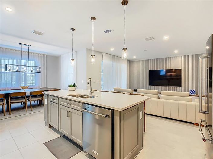 Image No.21-5 Bed Property for sale