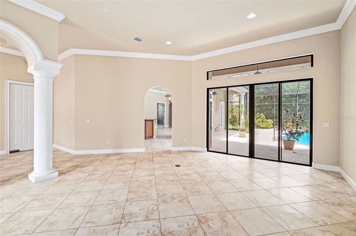 Image No.5-5 Bed Property for sale