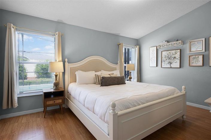 Image No.12-4 Bed Property for sale