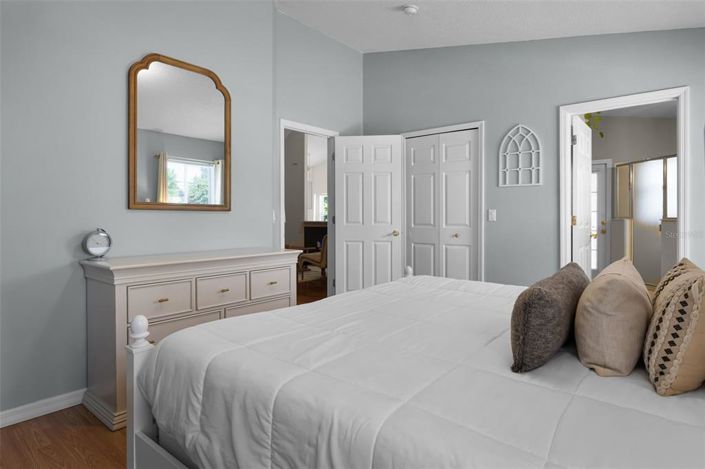 Image No.14-4 Bed Property for sale