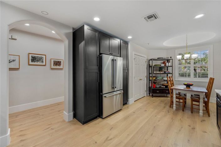 Image No.10-2 Bed Property for sale