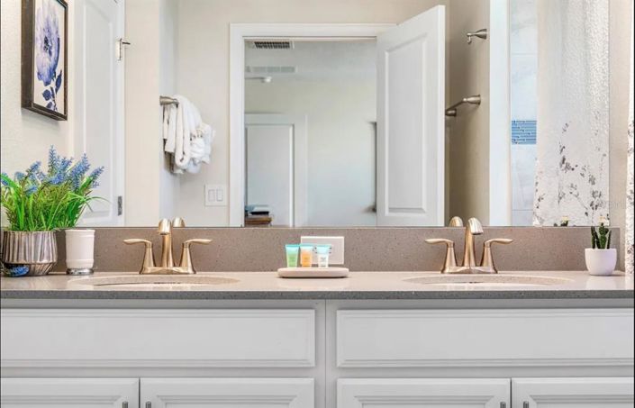 Image No.14-4 Bed Townhouse for sale