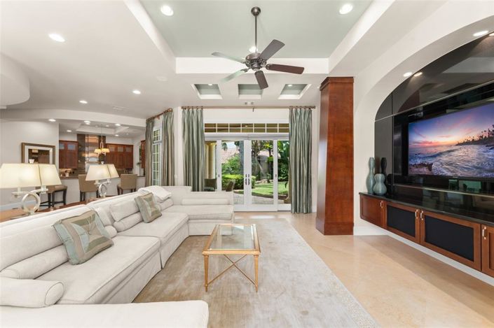 Image No.10-4 Bed Property for sale