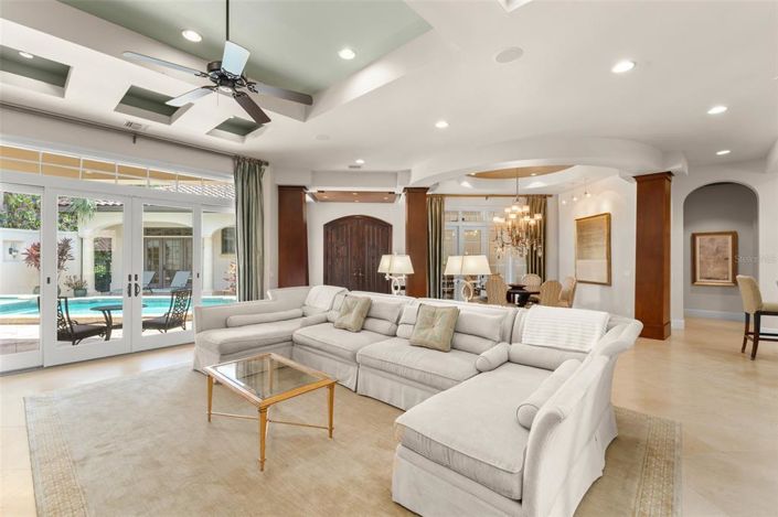 Image No.12-4 Bed Property for sale