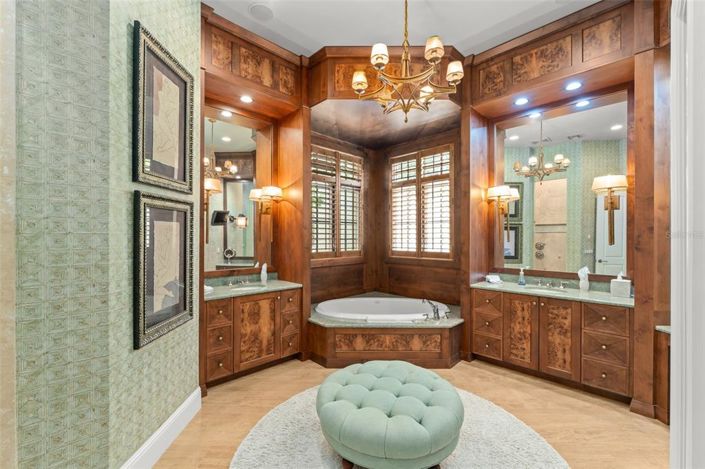 Image No.23-4 Bed Property for sale