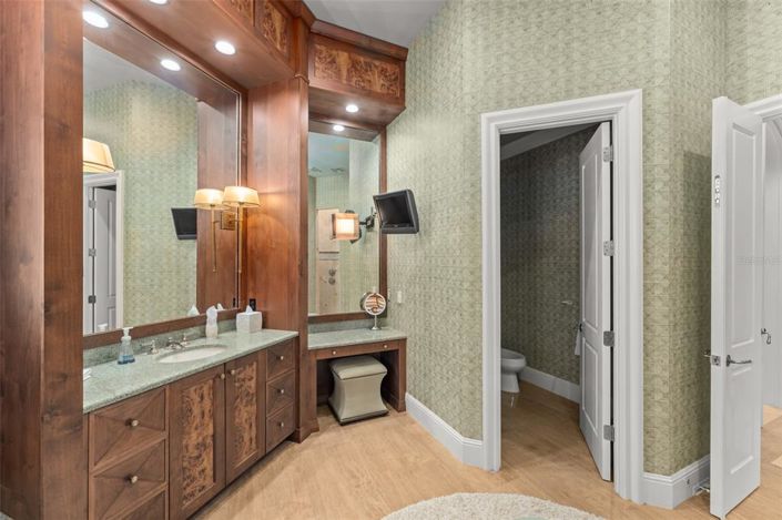 Image No.25-4 Bed Property for sale