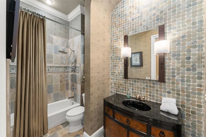 Image No.28-4 Bed Property for sale