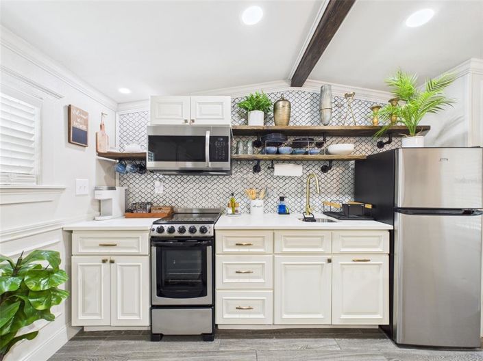 Image No.12-3 Bed Property for sale