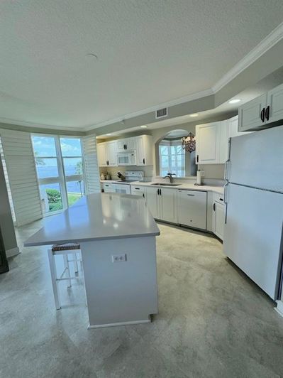 Image No.10-3 Bed Property for sale