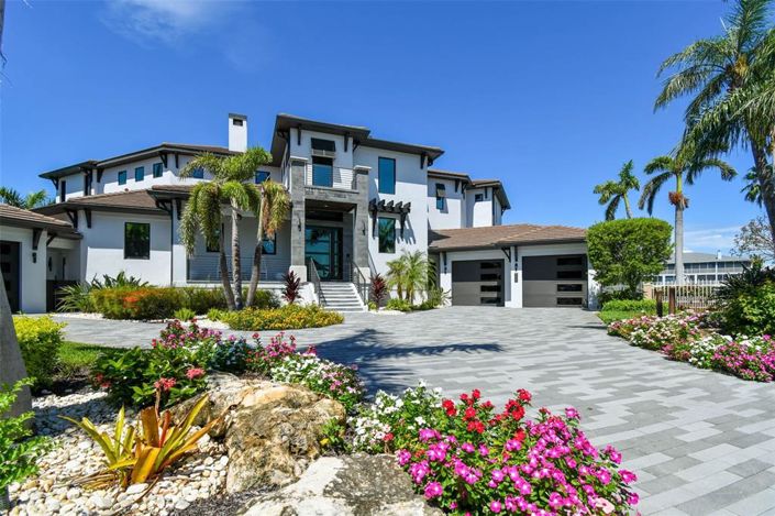 Image No.1-5 Bed Property for sale