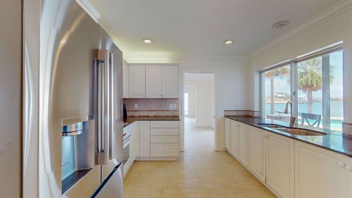 Image No.28-3 Bed Property for sale