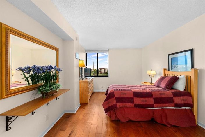 Image No.19-2 Bed Property for sale