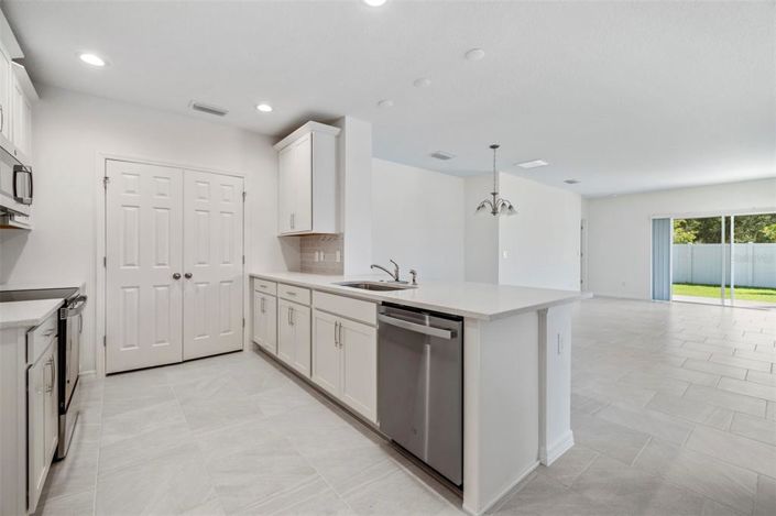 Image No.4-4 Bed Property for sale