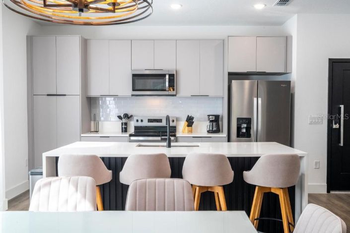 Image No.9-5 Bed Townhouse for sale