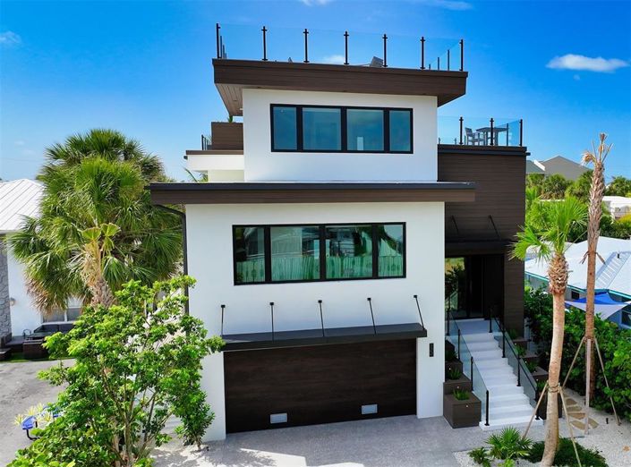 Image No.1-6 Bed Property for sale