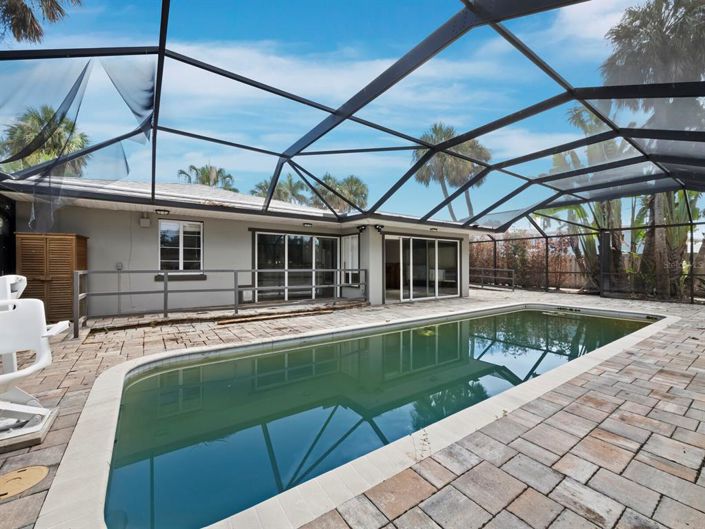 Image No.11-3 Bed Property for sale