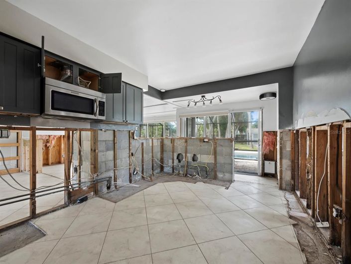 Image No.8-3 Bed Property for sale