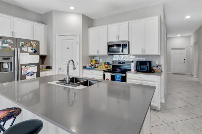 Image No.10-3 Bed Property for sale