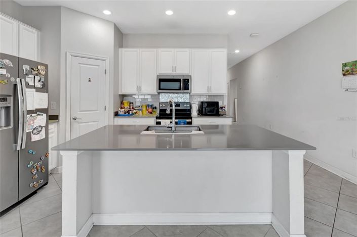 Image No.12-3 Bed Property for sale