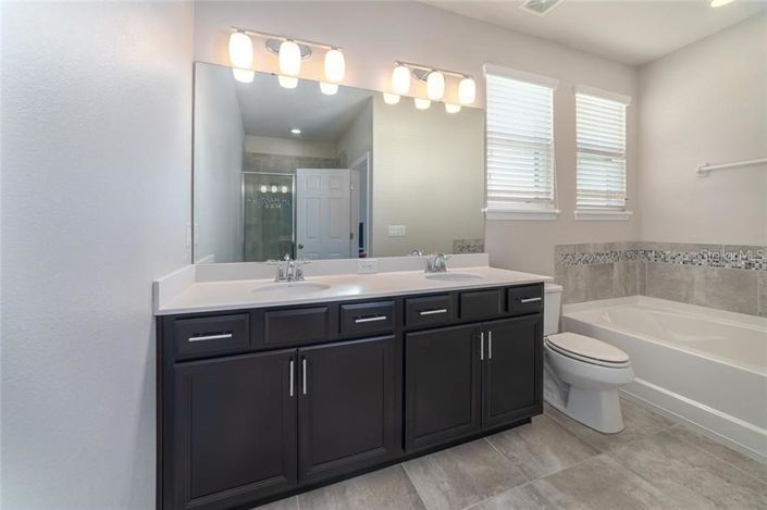 Image No.12-3 Bed Property for sale