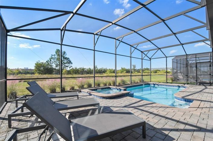 Image No.2-8 Bed Property for sale