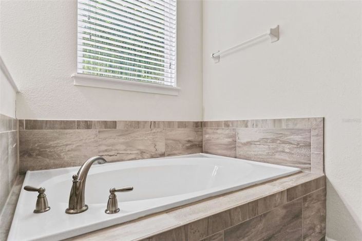 Image No.25-9 Bed Property for sale