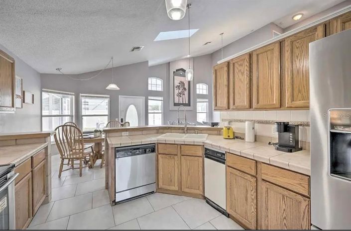 Image No.4-4 Bed Property for sale