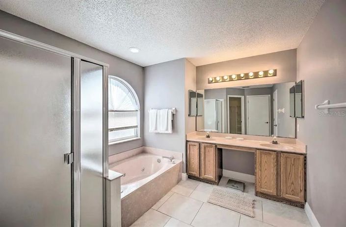 Image No.8-4 Bed Property for sale