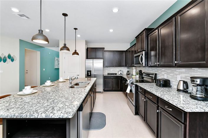 Image No.12-8 Bed Property for sale