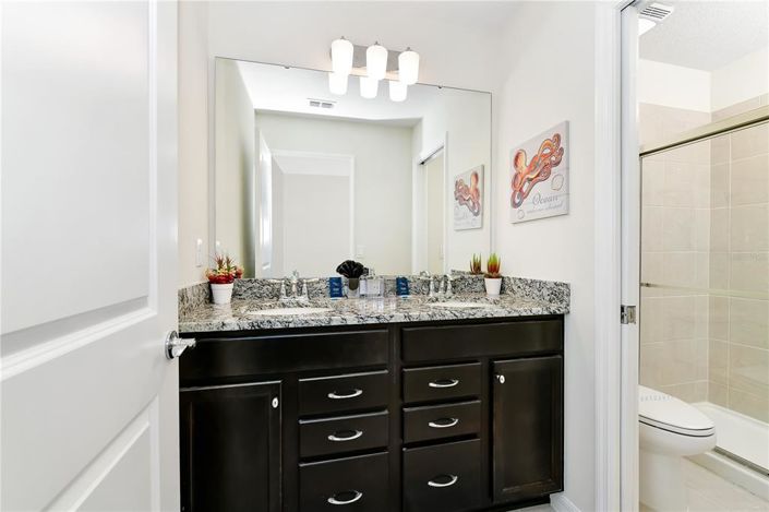 Image No.33-8 Bed Property for sale