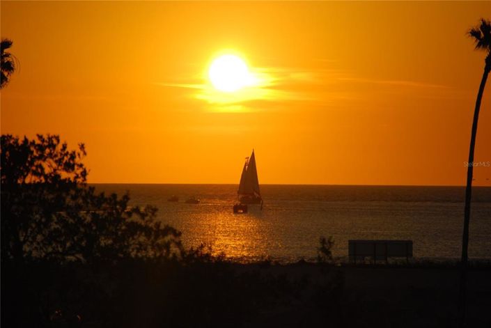 Image No.44-3 Bed Property for sale