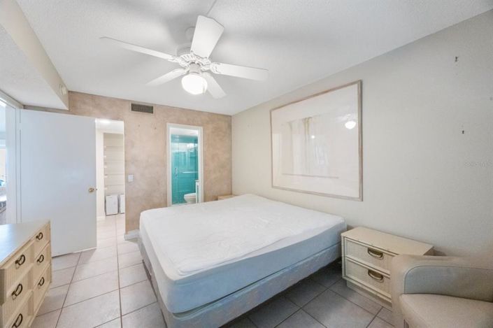 Image No.21-2 Bed Property for sale