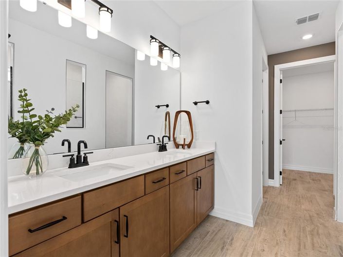 Image No.20-4 Bed Property for sale