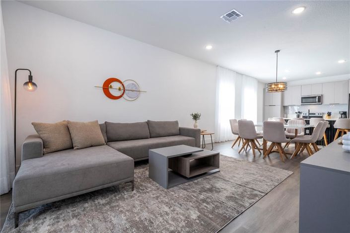 Image No.21-5 Bed Townhouse for sale