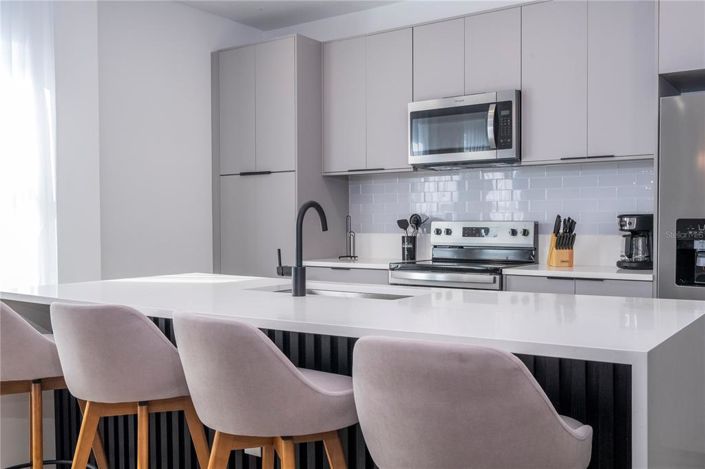 Image No.5-5 Bed Townhouse for sale