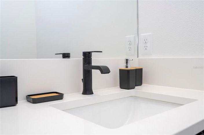 Image No.57-5 Bed Townhouse for sale