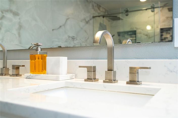 Image No.21-5 Bed Property for sale