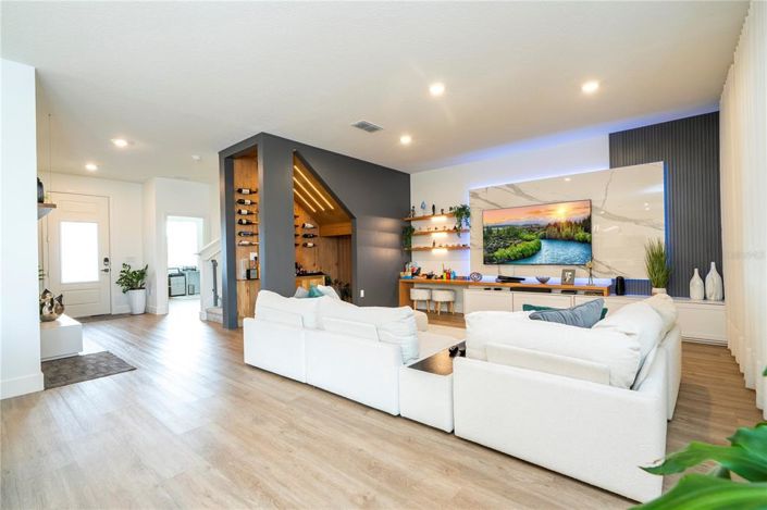 Image No.5-5 Bed Property for sale