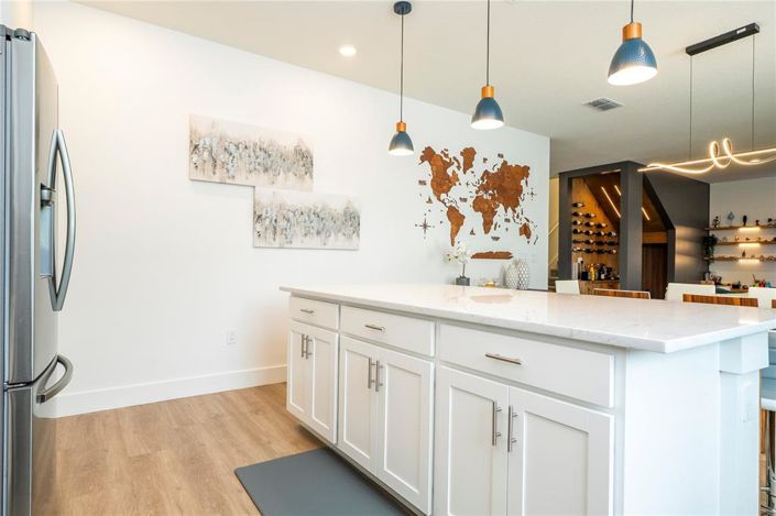 Image No.8-5 Bed Property for sale