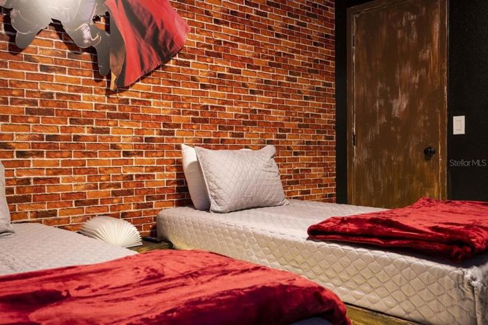 Image No.16-3 Bed Townhouse for sale