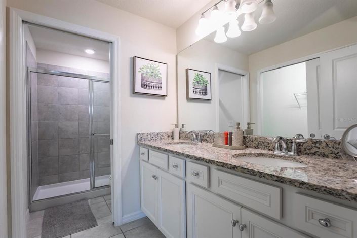 Image No.19-5 Bed Townhouse for sale