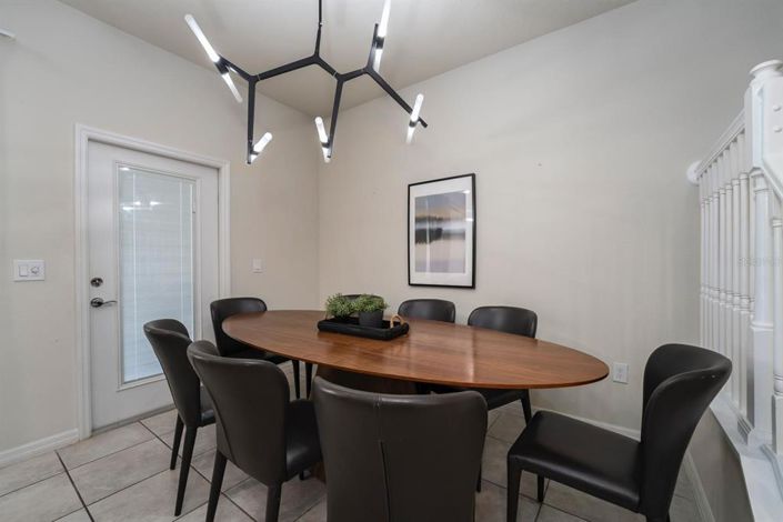 Image No.7-5 Bed Townhouse for sale