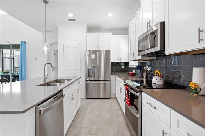 Image No.17-5 Bed Property for sale