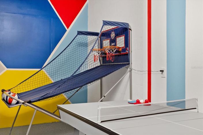 Image No.8-5 Bed Property for sale