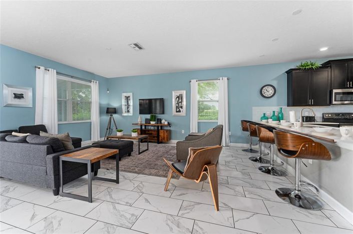 Image No.17-8 Bed Property for sale