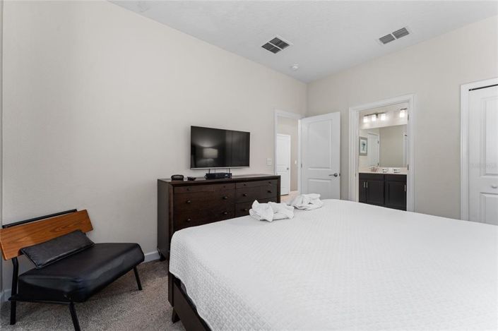 Image No.21-8 Bed Property for sale