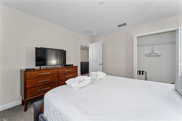 Image No.50-8 Bed Property for sale