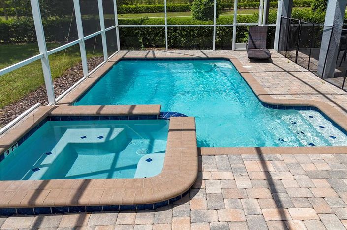 Image No.56-8 Bed Property for sale