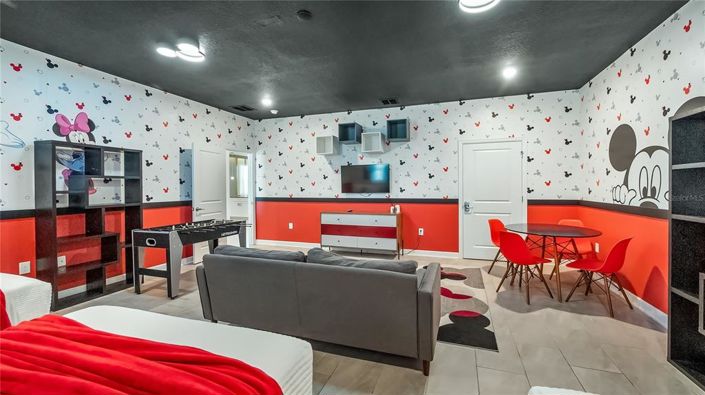 Image No.15-8 Bed Property for sale